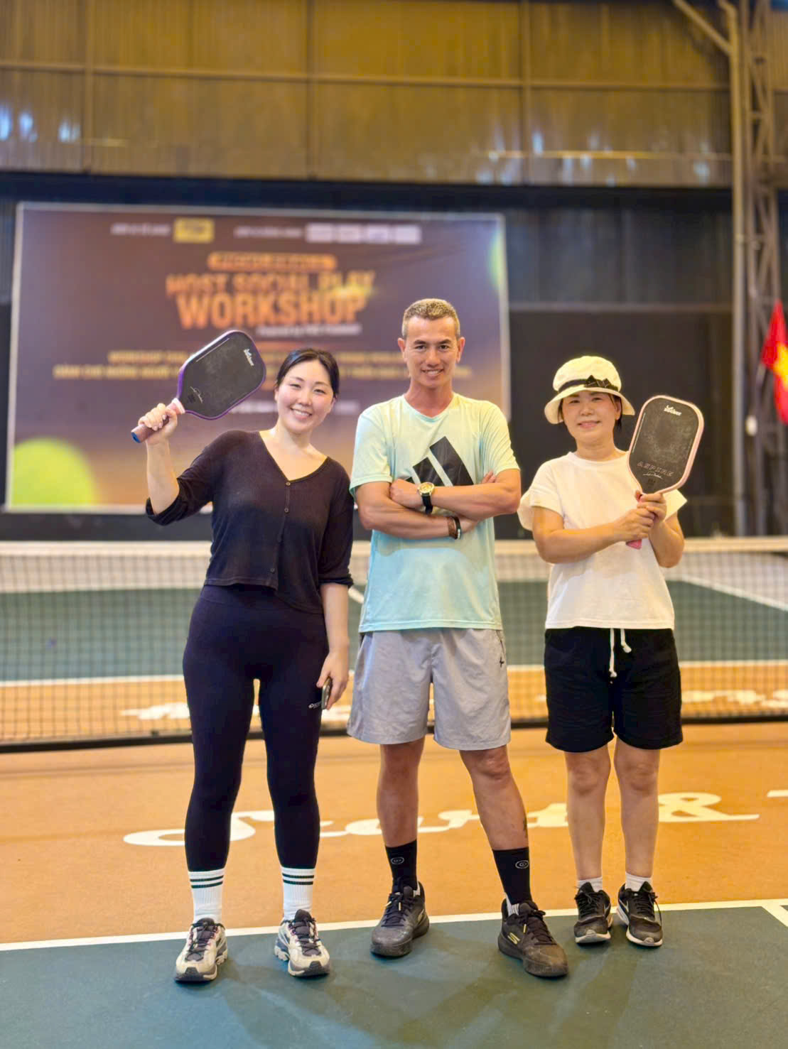 HLV hướng dẫn bài tập volley và reset Pickleball cho nhóm học viên