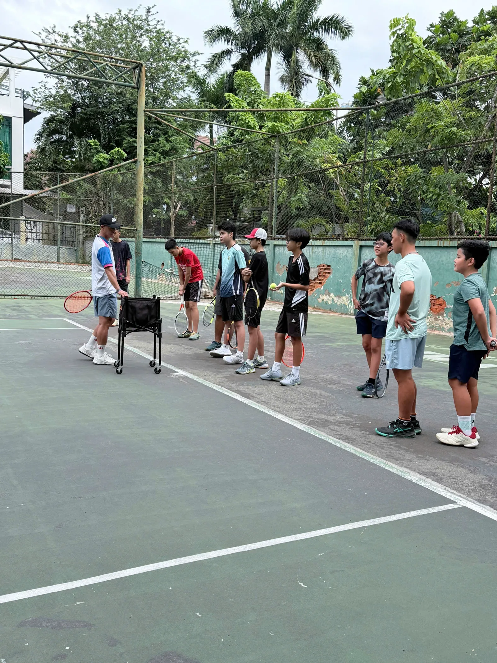 Buổi hướng dẫn tennis theo nhóm dành cho người mới